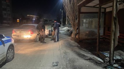 До шести лет тюрьмы грозит костанайцу за "пьяный наезд" на остановку и побег (ВИДЕО)