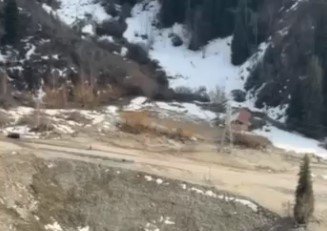 Двух туристов ищут в горах Алматы