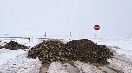 Восточноказахстанцев наказывают за передвижение по тающей переправе