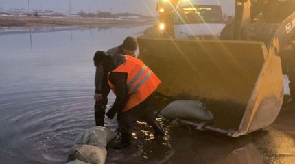 Талые воды затопили трассу Караганда-Аягоз