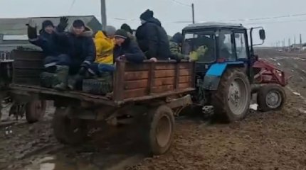 Школьников на ЕНТ пришлось вывозить из села на тракторе в ЗКО