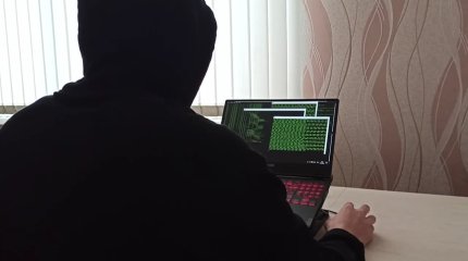 Алаяқтар жасанды интеллект арқылы адамның дауысын салып, интимді видео әзірлейді