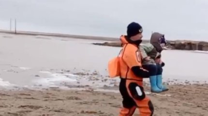 Сотни сельчан пришлось эвакуировать из-за паводков в Казахстане