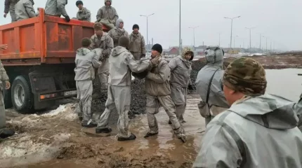 Қарулы күштердің әскери қызметшілері Оралға барды