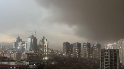 ЧСники перешли на усиленный режим несения службы в связи с пыльной бурей в Алматы