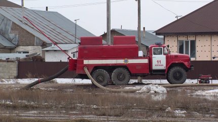 5 жилых домов и более 100 дворов подтопило в селе Коянды