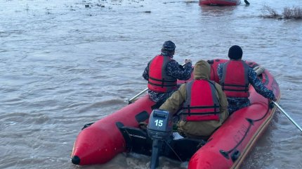 Трех пропавших во время паводков человек ищут в области Абай