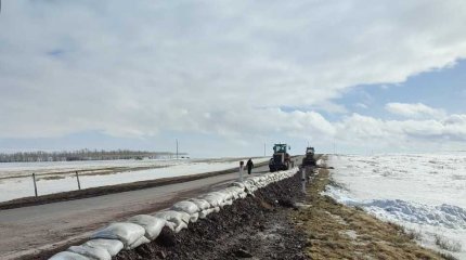 Несколько трасс закрыли для движения в Казахстане