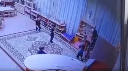 Қостанайда балабақша тәрбиешісі бүлдіршінді ұрды