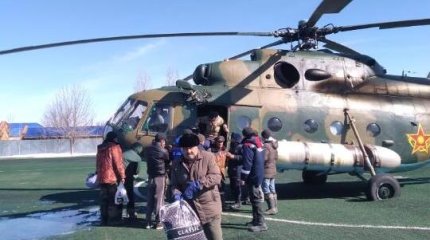 Семь военных вертолётов эвакуируют людей из затопленных районов