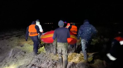 Полицейские и спасатели вызволили тракториста из реки в Аягозском районе