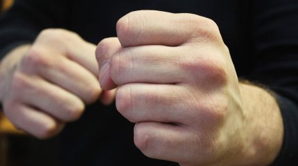 Мужчина напал на водителя автобуса в Атырау (ВИДЕО)