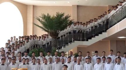 “120 әке, 120 бала”: оқушылар әкелерімен бірге ән шырқады