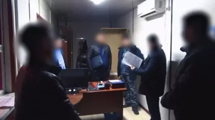 Түркістан облысында кеден бекетінің лауазымды тұлғалары пара алды деген күдікке ілінді