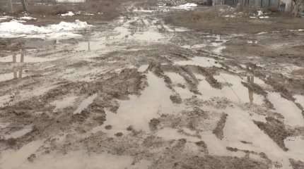 Жители села в Алматинской области с наступлением весны утопают в грязи