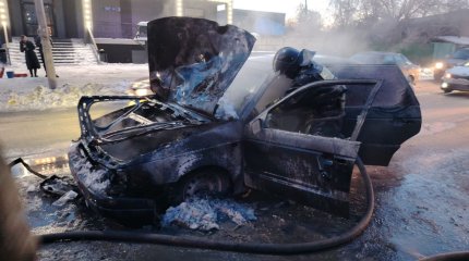 Автомобили загорелись прямо во время движения в Семее