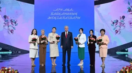 Президент "Ару-Ана" үздік әйелдер жобасы байқауының жеңімпаздарын марапаттады