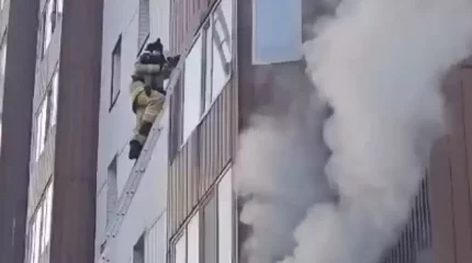 Астаналық өрт сөндірушілер жеті ересек адамды және бір баланы құтқарды