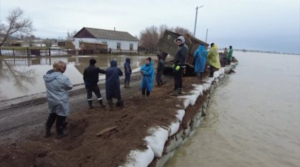 Тасқыннан зардап шеккен тұрғындарға гуманитарлық көмек көрсетіліп жатыр