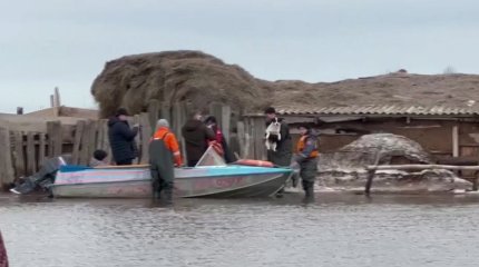 Мәжіліс депутаттары БҚО-дағы су басқан ауылдарды аралады