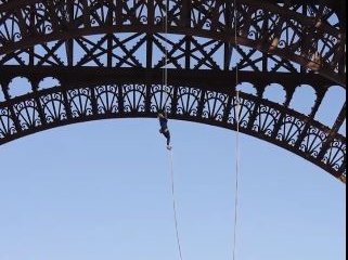 Спортивный рекорд на Эйфелевой башне