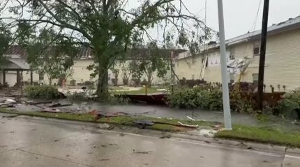 Мощный торнадо обрушился на США