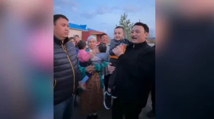 Жылқысы суға кеткен балаға кәсіпкерлер ат мінгізді