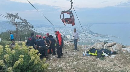 В Анталье почти 200 человек застряли на канатной дороге. Один пассажир погиб.