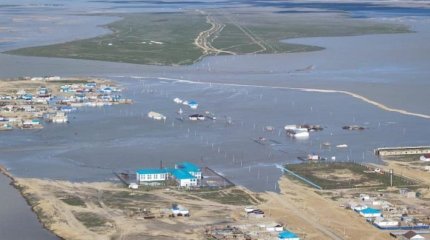 Защитную дамбу прорвало в Актюбинской области: река Торгай заливает село