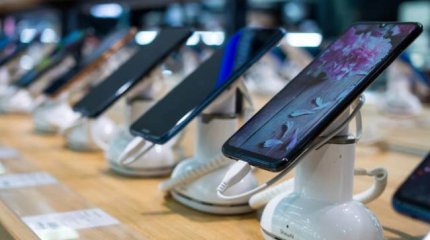 Импорт китайских авто растет, импорт смартфонов - падает.