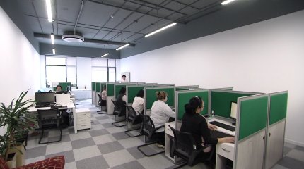 Около 200 казахстанских женщин и детей ежедневно обращаются на линию "111"