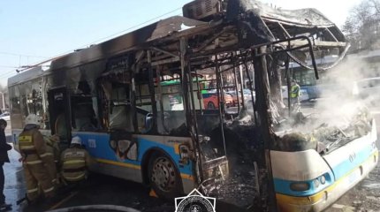 Алматыда троллейбус өртенді