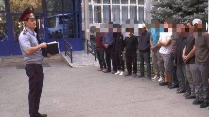 Более 800 иностранцев выдворены из Казахстана за поддельные медсправки и страховки, купленные в Шымкенте