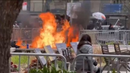 Мужчина поджег себя перед зданием суда