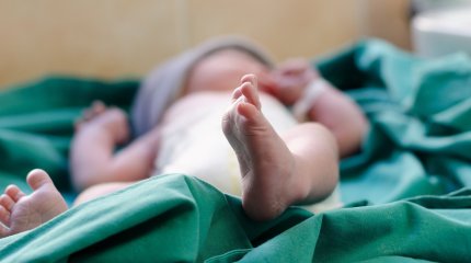 Павлодарец принял роды на трассе по инструкции "скорой"