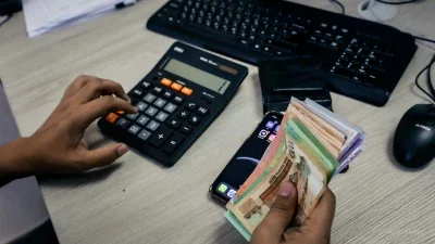 Мамырда кімге қанша теңгеден төленеді?