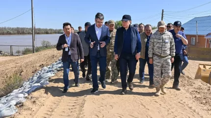Олжас Бектенов Атырау тұрғын алаптарын тасқыннан қорғау жұмыстарын тексерді