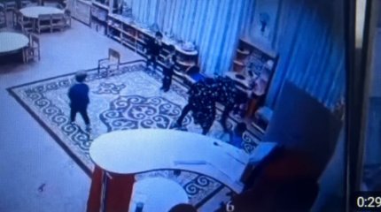 3 жасар баланы ұрған тәрбиеші жауапқа тартылды