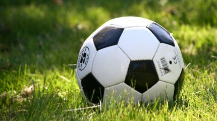 Футбольные болельщики ругались матом и раскидывали мусор в Алматы