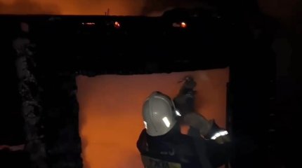 Крупные пожары произошли на алматинском складе и восточноказахстанской базе отдыха