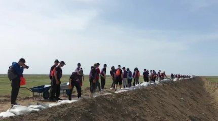 Молодёжное движение «Жана Адамдар» приехало на помощь жителям Атырау