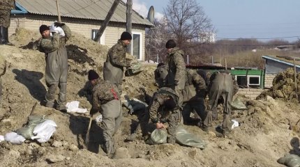 Два поселка практически разрушены талой водой в Актюбинской области