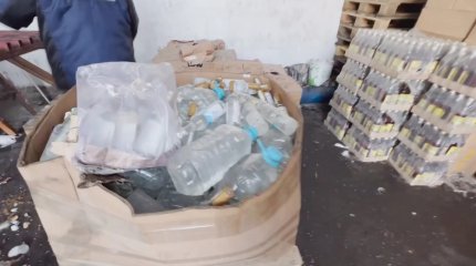 50 тысяч бутылок алкогольной продукции уничтожили в Караганде