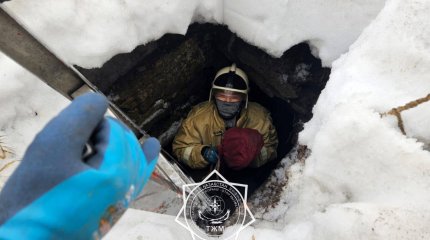 Необычную спасательную операцию в погребе развернули в Риддере