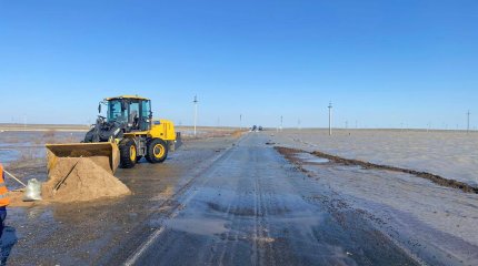 Теперь и в Мангистау: дорожники сообщили о ЧП с переливом воды на полуострове
