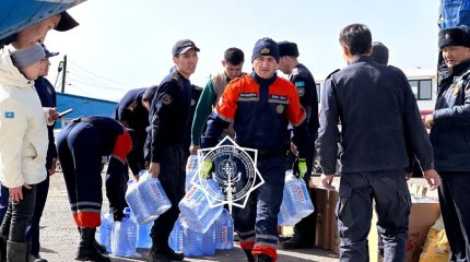 Помощь доставляют в карагандинские сёла на вертолётах