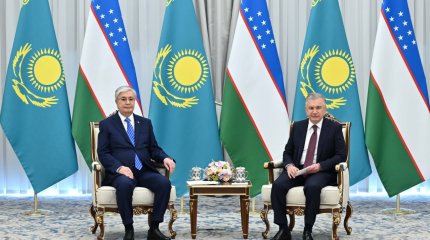 Токаев провел неформальную встречу с Мирзиёевым