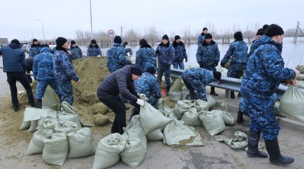 При партии "Amanat"  созданы республиканские и областные штабы, которые помогают пострадавшим от паводков