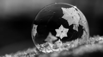 «Люблю зиму в начале мая»: снег пошел в Астане