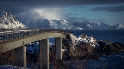 Скоростное шоссе обвалилось в Китае: 31 человек госпитализирован